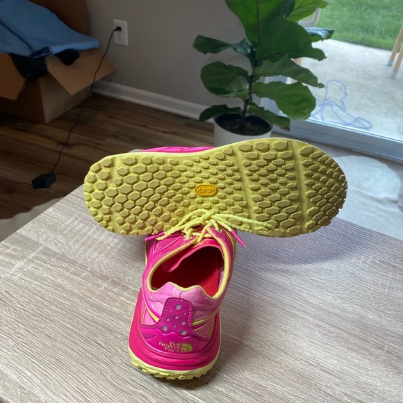 The North Face Ultra TR II Women's Trail Running Shoes Glo Pink, Chiffon Yellow - Picture 11 of 12